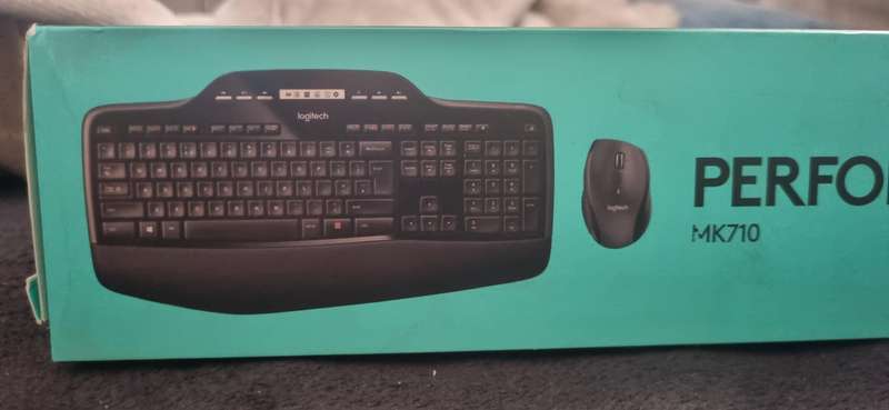 Logitech MK710 Wiresless Mouse and Keyboard