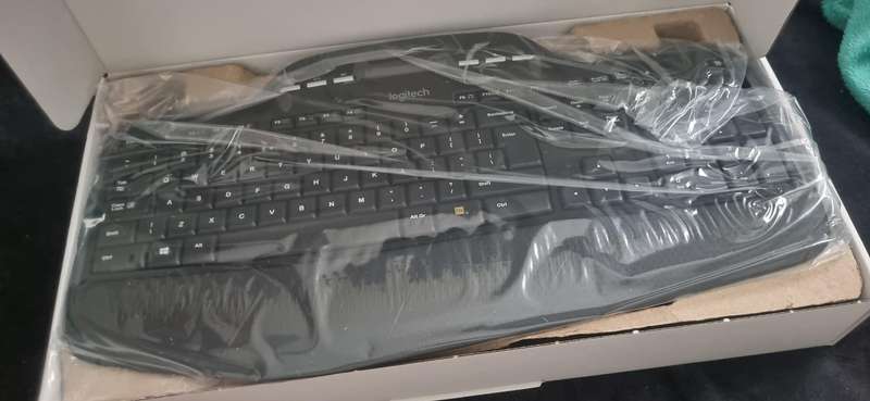 Logitech MK710 Wiresless Mouse and Keyboard