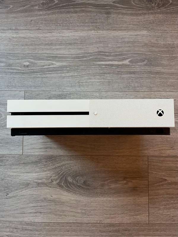 X Box One S 500GB console with 2 wireless controllers