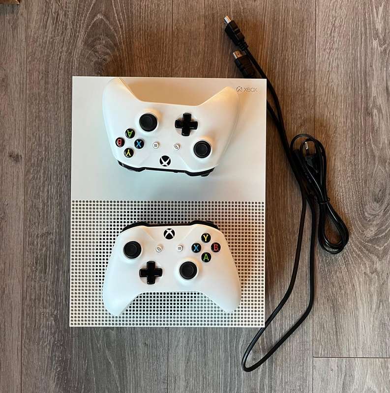 X Box One S 500GB console with 2 wireless controllers