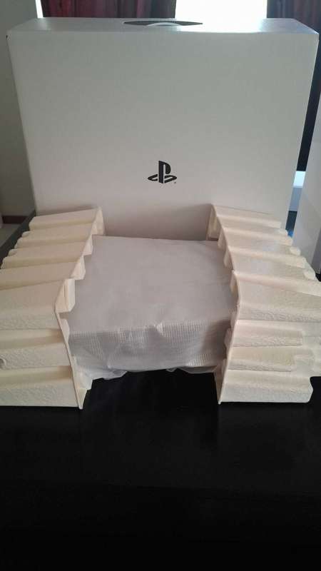 PLAYSTATION 5 CONSOLE EXCELLENT CONDITION