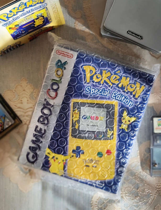 Nintendo Game Boy Color (RARE) Pokemon Special Edition