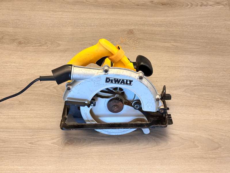 DEWALT Circular Saw