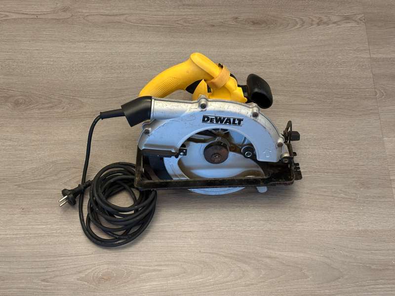 DEWALT Circular Saw