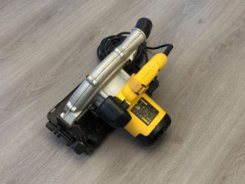 DEWALT Circular Saw