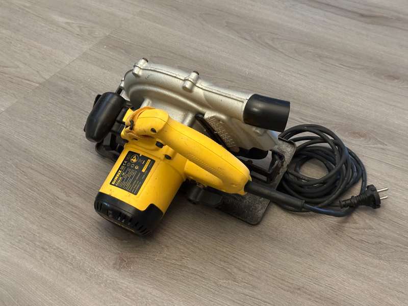DEWALT Circular Saw