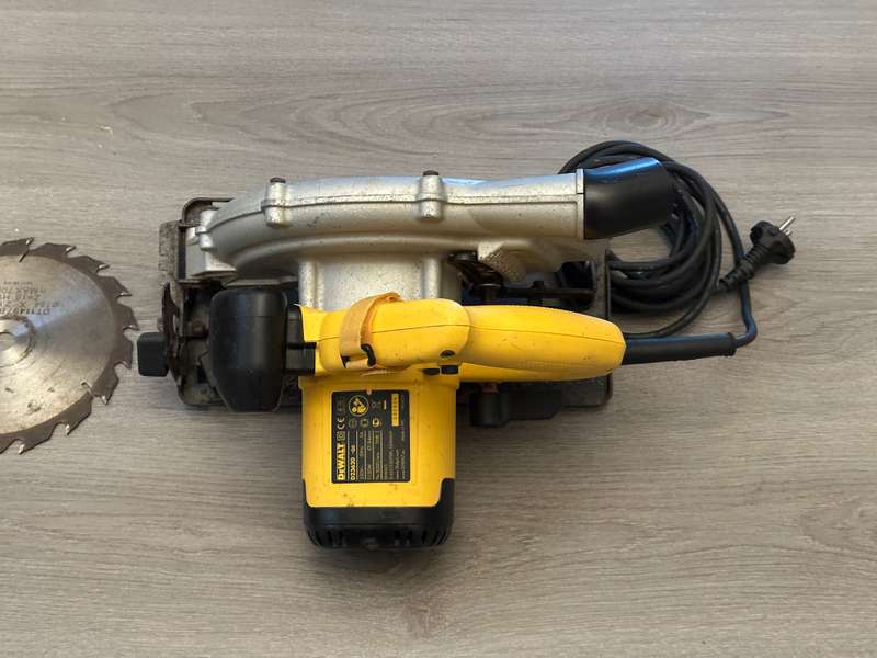 DEWALT Circular Saw