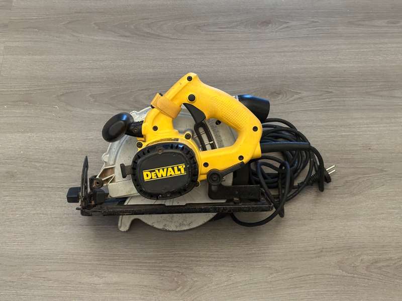 DEWALT Circular Saw
