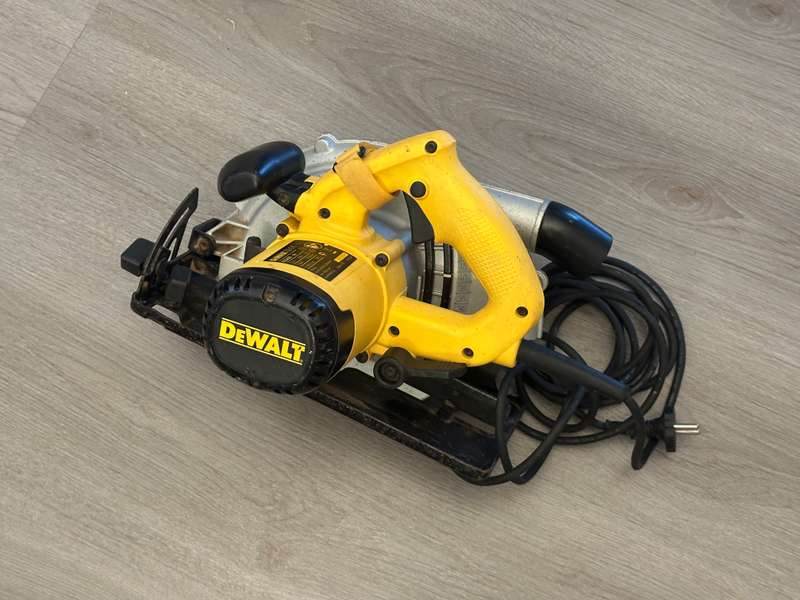 DEWALT Circular Saw