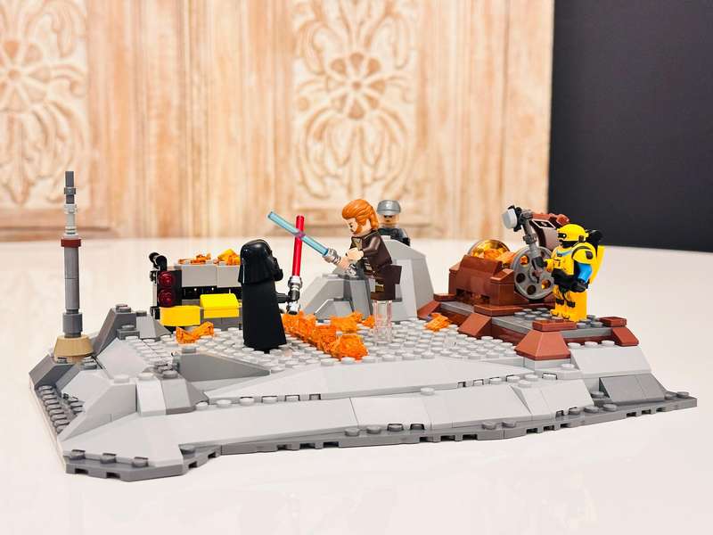 Obi-Wan vs Darth Vader Interactive Diorama with Original Box
