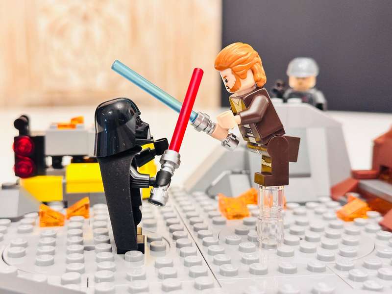 Obi-Wan vs Darth Vader Interactive Diorama with Original Box