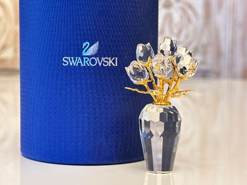 Exquisite Vintage SWAROVSKI Rose Bouquet Collectable