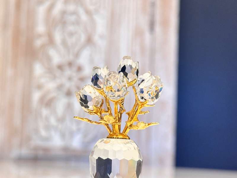 Exquisite Vintage SWAROVSKI Rose Bouquet Collectable
