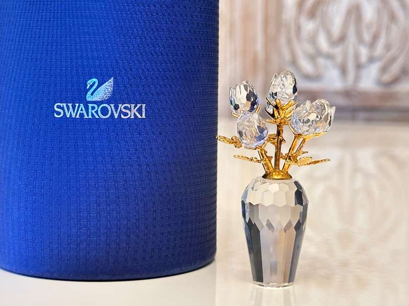 Exquisite Vintage SWAROVSKI Rose Bouquet Collectable