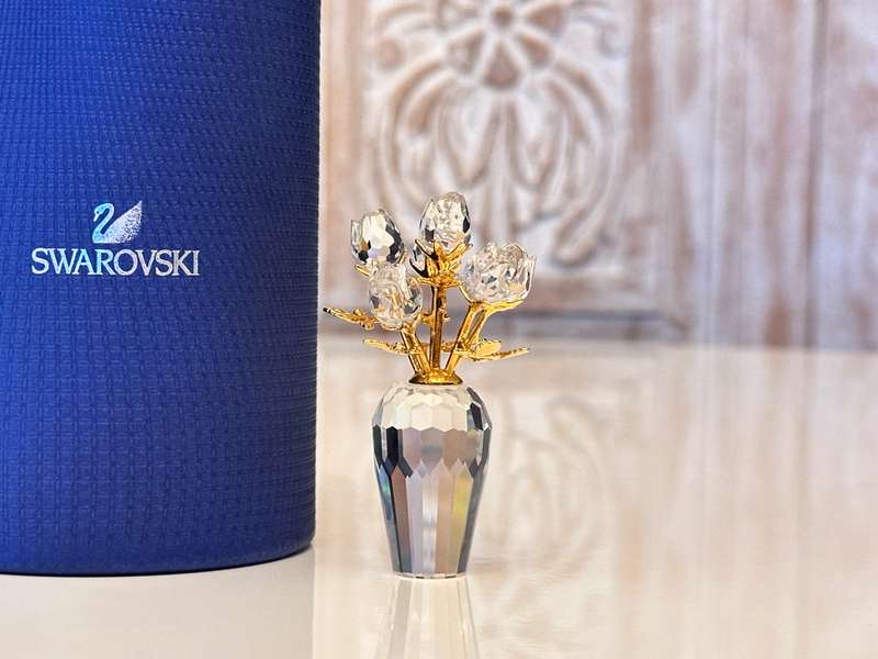 Exquisite Vintage SWAROVSKI Rose Bouquet Collectable