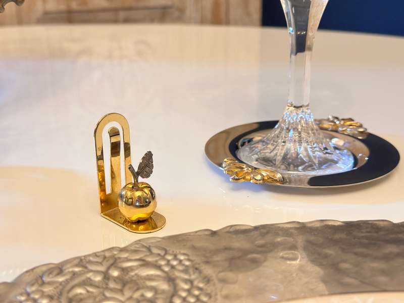 Exquisite Vintage Place setting holders - Set of 8