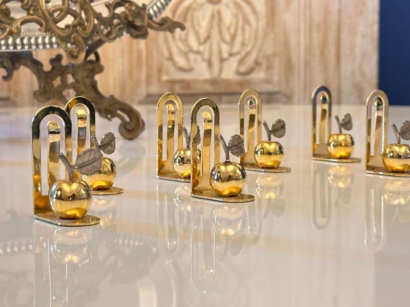 Exquisite Vintage Place setting holders - Set of 8