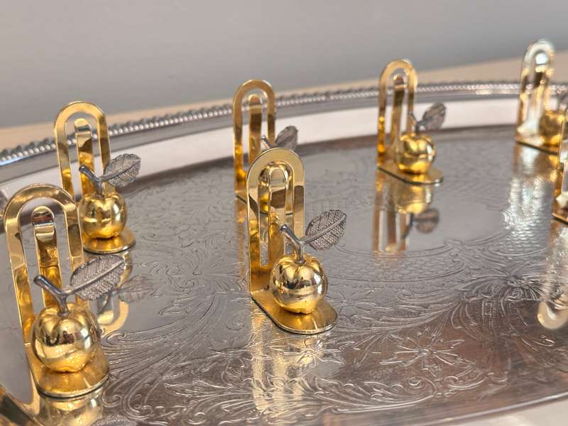 Exquisite Vintage Place setting holders - Set of 8