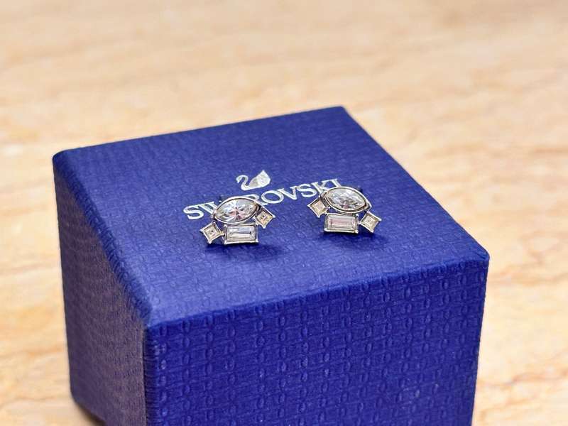 Exquisite SWAROVSKI Statement Earrings