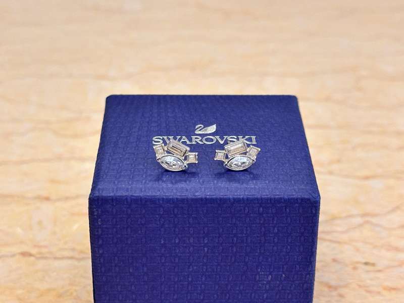 Exquisite SWAROVSKI Statement Earrings