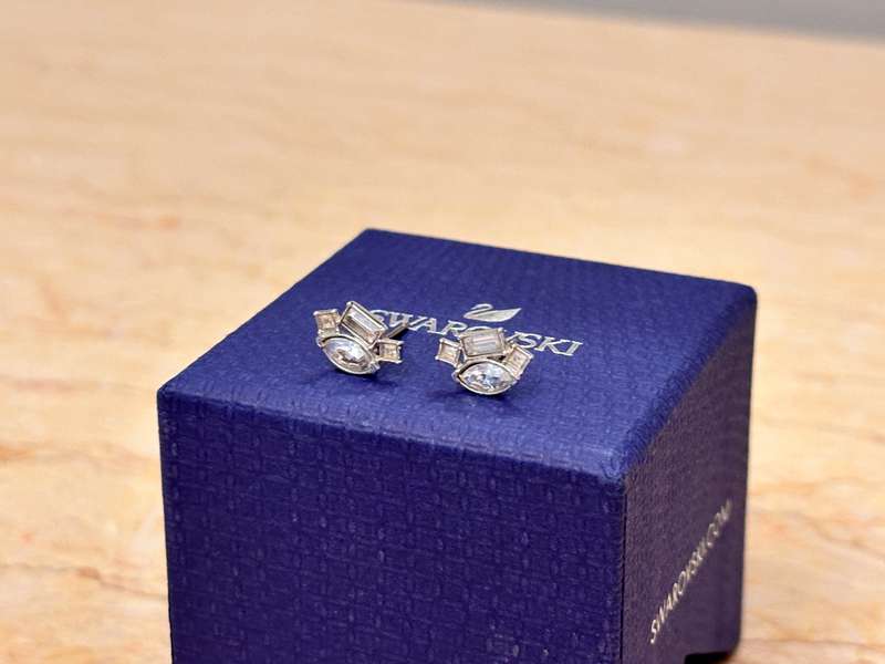 Exquisite SWAROVSKI Statement Earrings