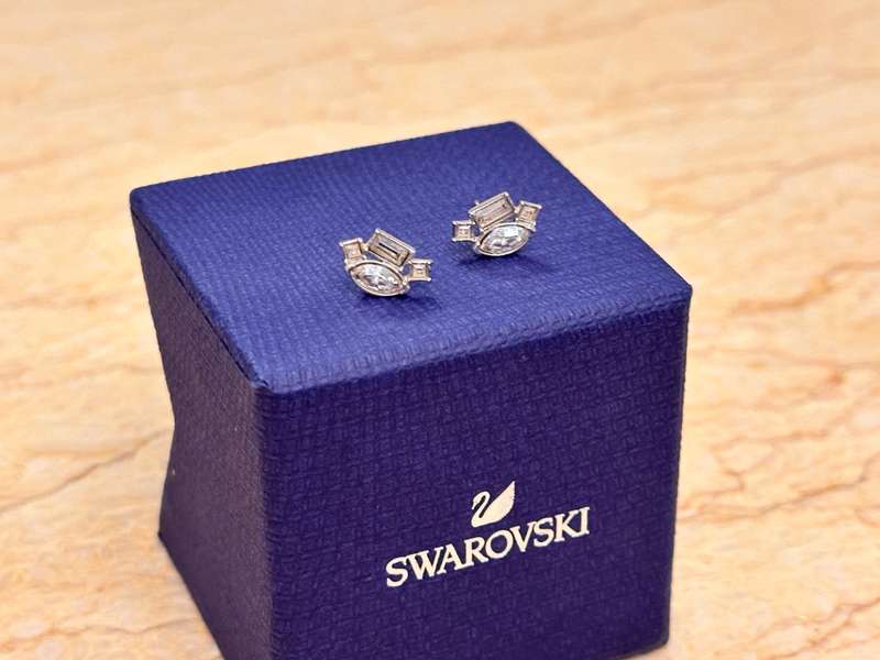 Exquisite SWAROVSKI Statement Earrings