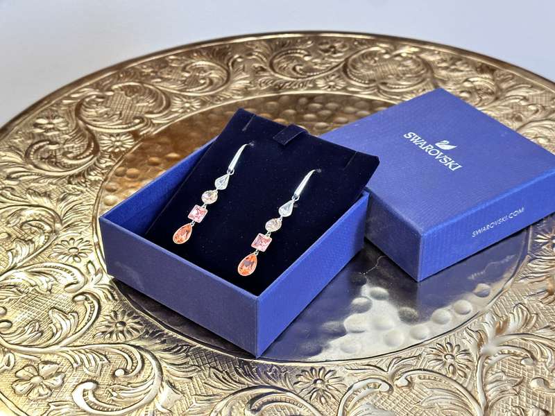 BEAUTIFUL SWAROVSKI STATEMENT EARRINGS