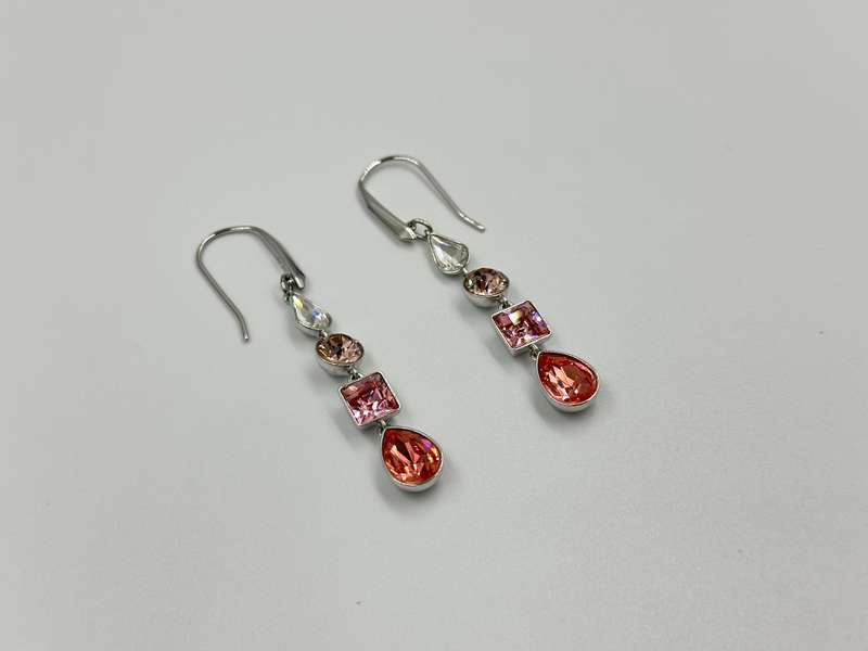 BEAUTIFUL SWAROVSKI STATEMENT EARRINGS