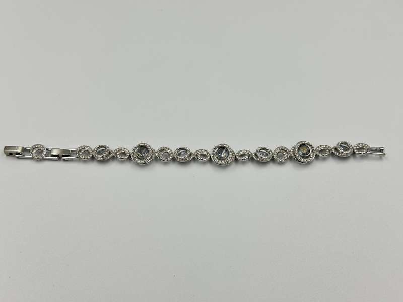 MAGNIFICENTLY BEAUTIFUL SWAROVSKI CRYSTAL BRACELET
