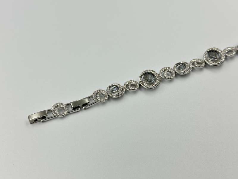 MAGNIFICENTLY BEAUTIFUL SWAROVSKI CRYSTAL BRACELET