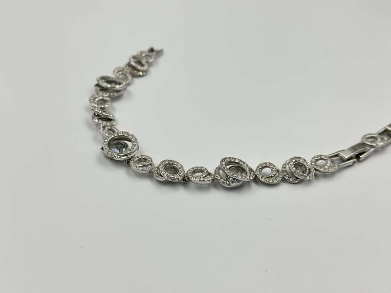 MAGNIFICENTLY BEAUTIFUL SWAROVSKI CRYSTAL BRACELET