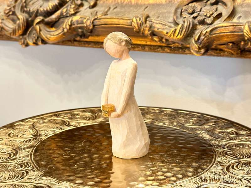 HIGHLY COLLECTABLE WILLOW TREE SPIRIT OF GIVING FIGURINE