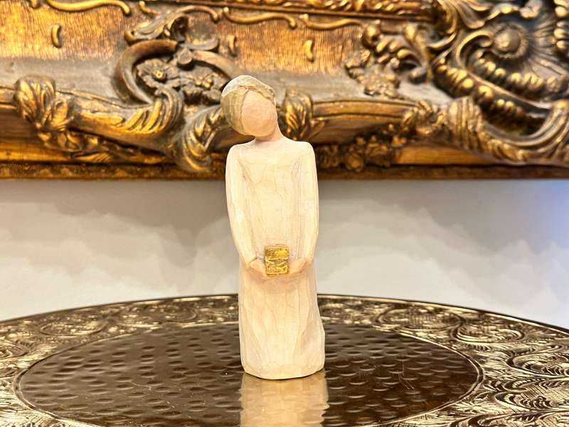 HIGHLY COLLECTABLE WILLOW TREE SPIRIT OF GIVING FIGURINE