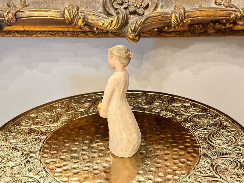 HIGHLY COLLECTABLE WILLOW TREE SPIRIT OF GIVING FIGURINE