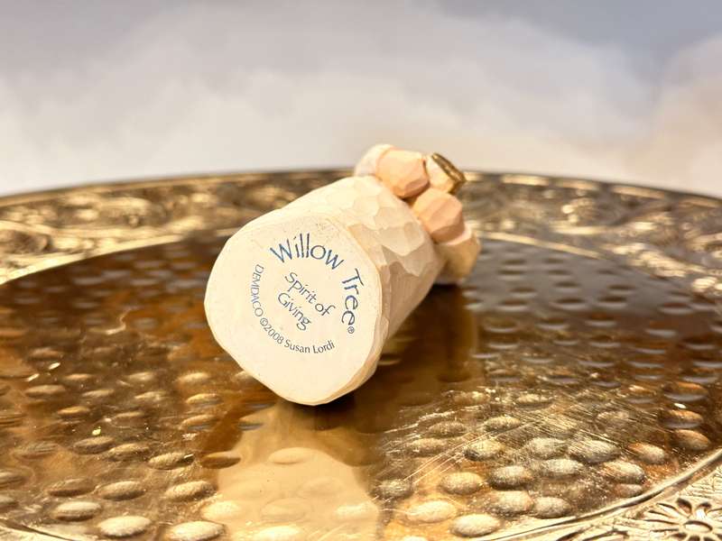 HIGHLY COLLECTABLE WILLOW TREE SPIRIT OF GIVING FIGURINE