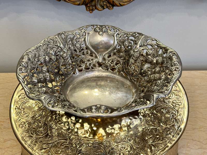 EXQUISITE ORNATE VINTAGE CENTER PIECE BOWL - STATEMENT PIECE