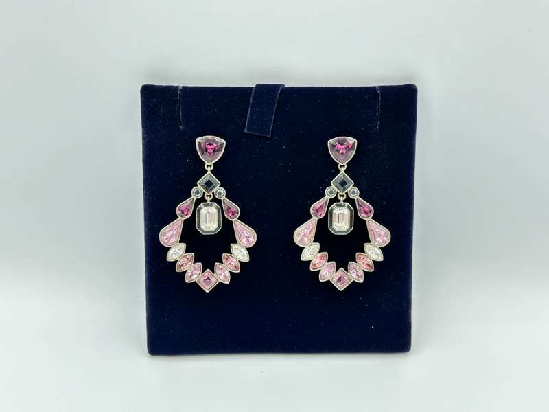 MAGNIFICENTLY BEAUTIFUL SWAROVSKI EARRINGS WITH DANGLING CENTRE CRYSTAL