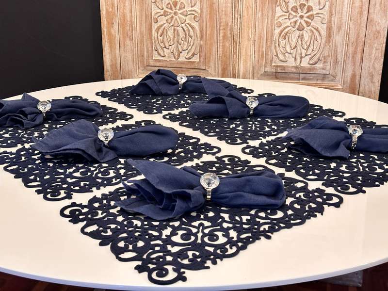 Exquisite Place Setting Napkin & Crystal Napkin Ring Selection