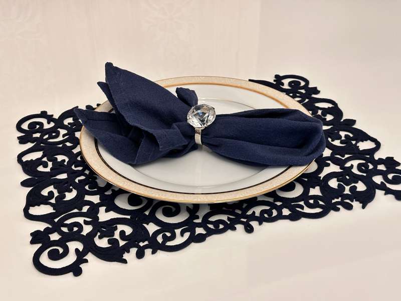 Exquisite Place Setting Napkin & Crystal Napkin Ring Selection