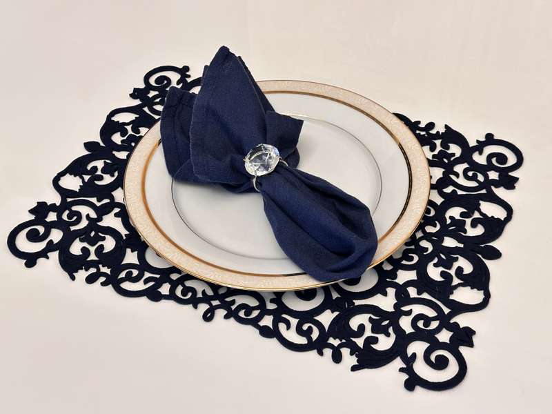 Exquisite Place Setting Napkin & Crystal Napkin Ring Selection