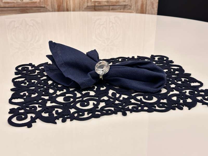 Exquisite Place Setting Napkin & Crystal Napkin Ring Selection