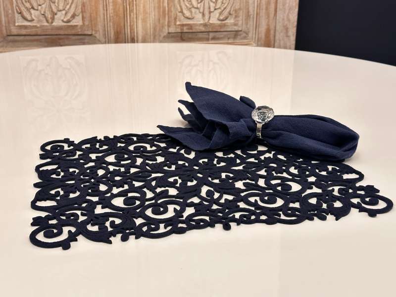 Exquisite Place Setting Napkin & Crystal Napkin Ring Selection