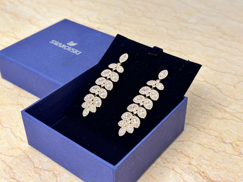 MAGNIFICENTLY Beautiful SWAROVSKI BARON Earrings