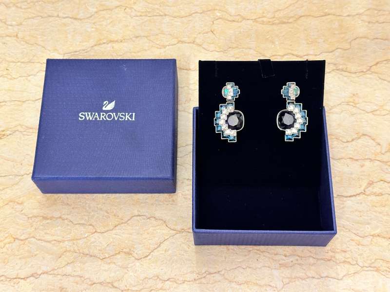 Absolutely EXQUISITE SWAROVSKI Statement Earrings