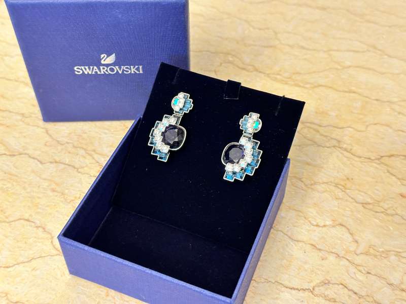 Absolutely EXQUISITE SWAROVSKI Statement Earrings