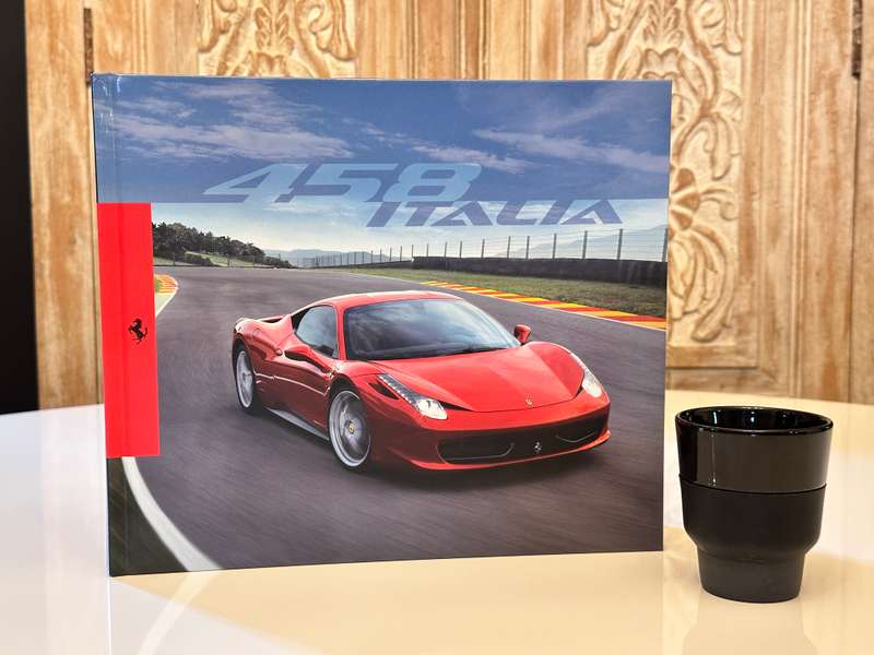 Official FERRARI Collectable book