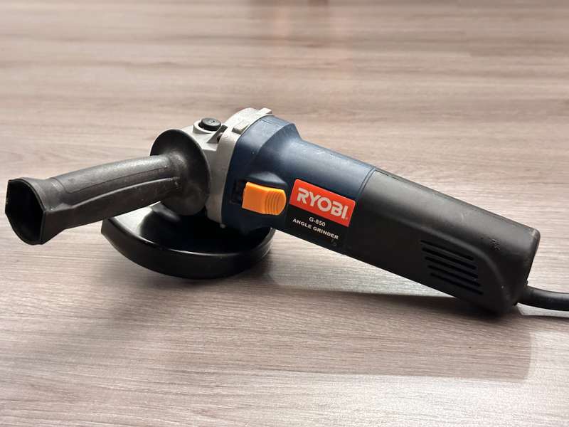 RYOBI G-850 Angle Grinder