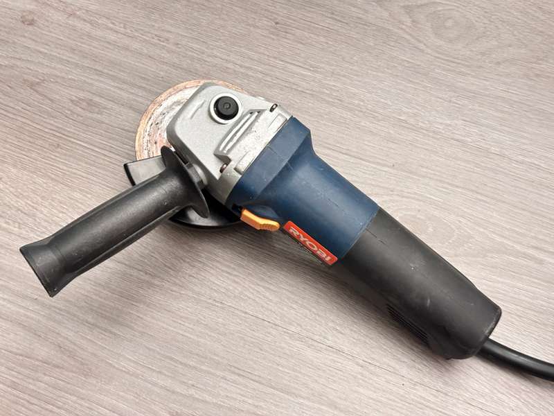 RYOBI G-850 Angle Grinder