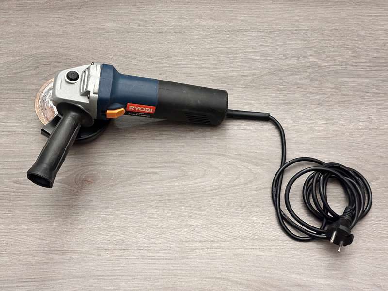 RYOBI G-850 Angle Grinder