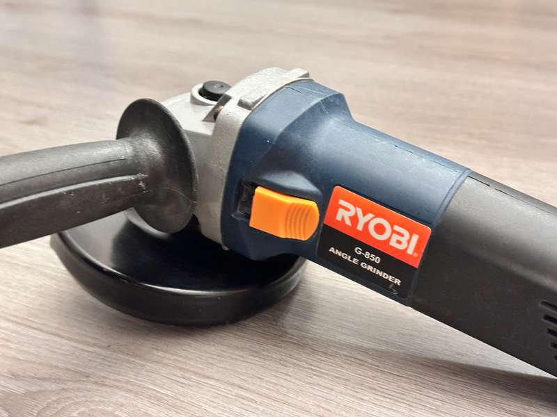 RYOBI G-850 Angle Grinder